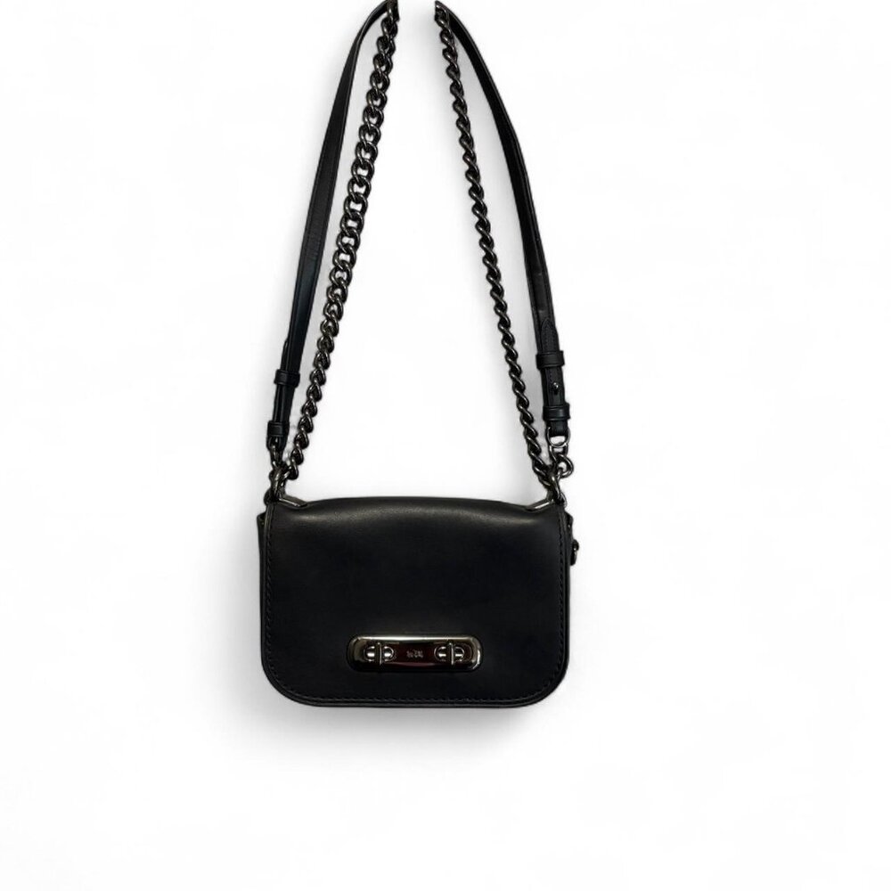 Coach Swagger Shoulder Bag 20 Black. Glove tanned leather.